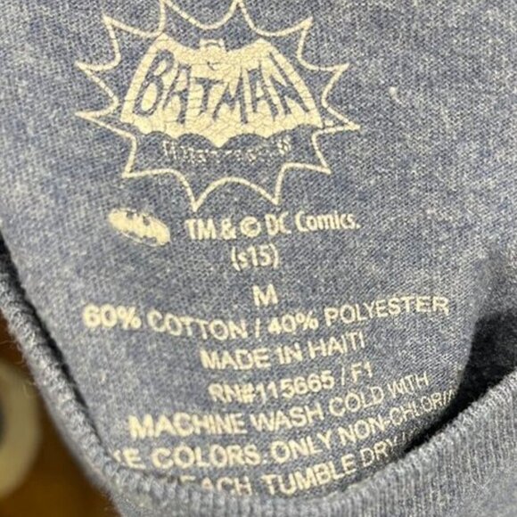 DC Comics Batman Retro Logo Graphic Tee – Size Medium - Picture 4 of 7